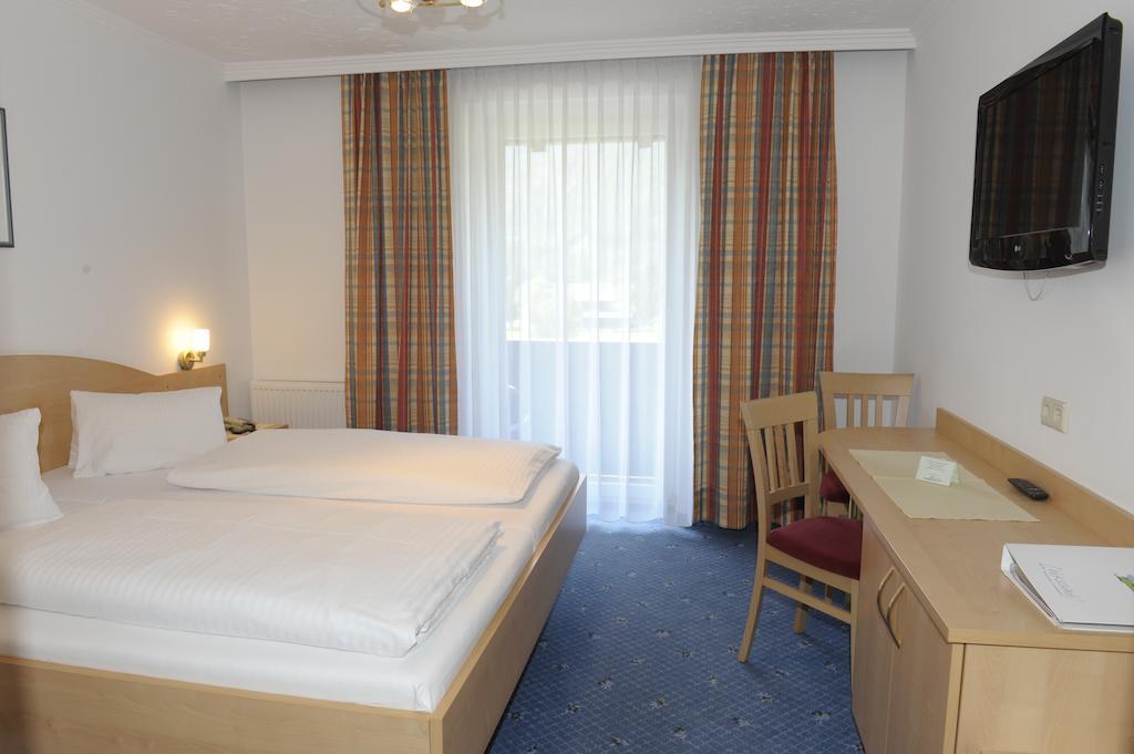 Landhotel Stofflerwirt Sankt Michael im Lungau Δωμάτιο φωτογραφία
